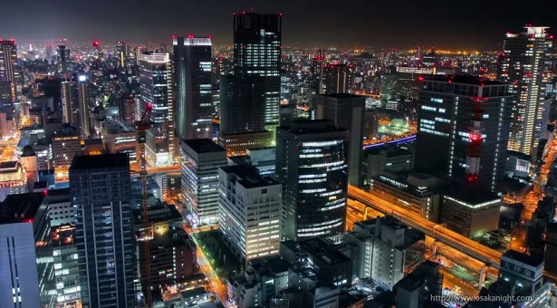 Lire la suite à propos de l’article Superbe timelapse d’Osaka la nuit